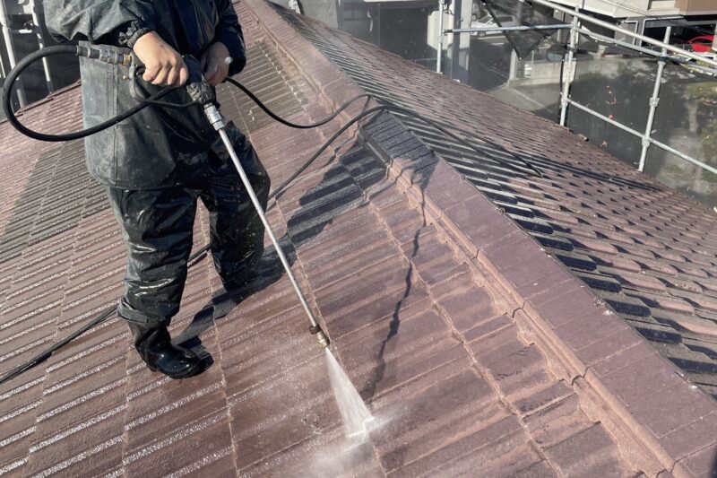 屋根掃除の料金相場は？費用内訳と業者選びのコツ